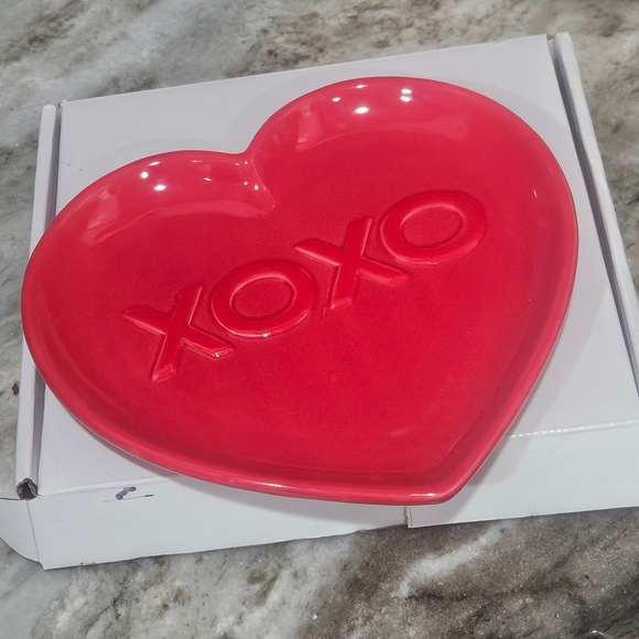 NWT Valentine Heart-Shaped XOXO Red Candy Dish - Picture 4 of 9